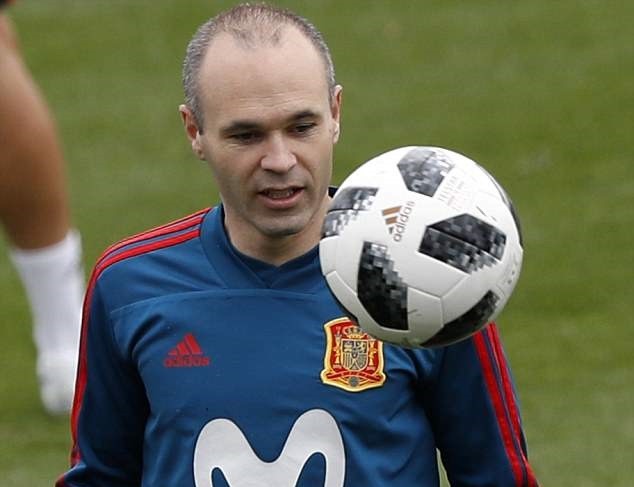 Cầu thủ Barca và Atletico tập nhẹ, chờ Real hội quân trên tuyển - Bóng Đá