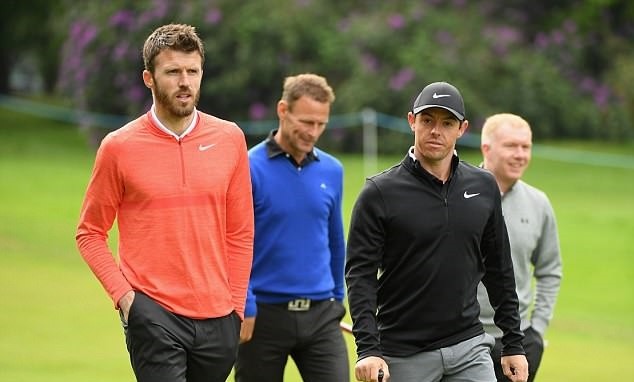Chùm ảnh: Pep Guardiola đi chơi golf với Carrick - Bóng Đá