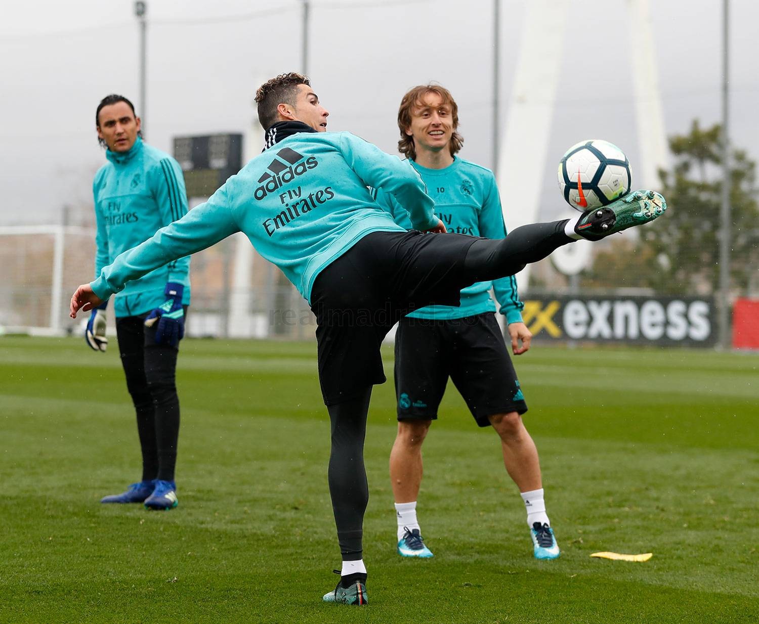 ẢNH TẬP REAL MADRID - Bóng Đá
