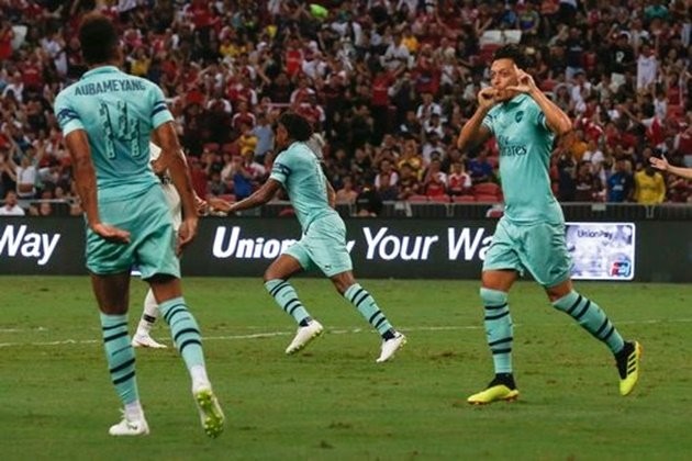 Hàng nghìn CĐV biểu tình ở Berlin ủng hộ Mesut Ozil - Bóng Đá
