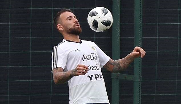 World Cup chưa khởi tranh, Messi đã tập 