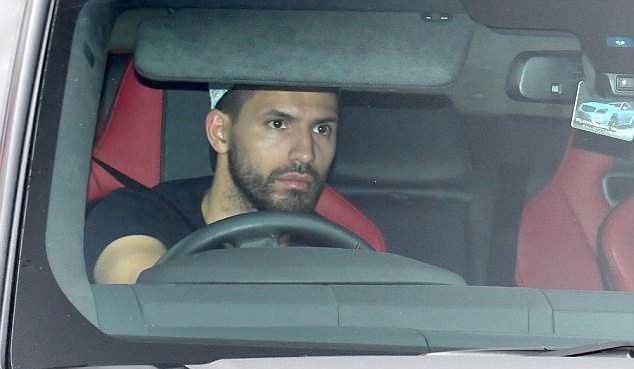 Dàn sao Man City rạng rỡ tới sân tập, chờ xé lưới Liverpool - Bóng Đá