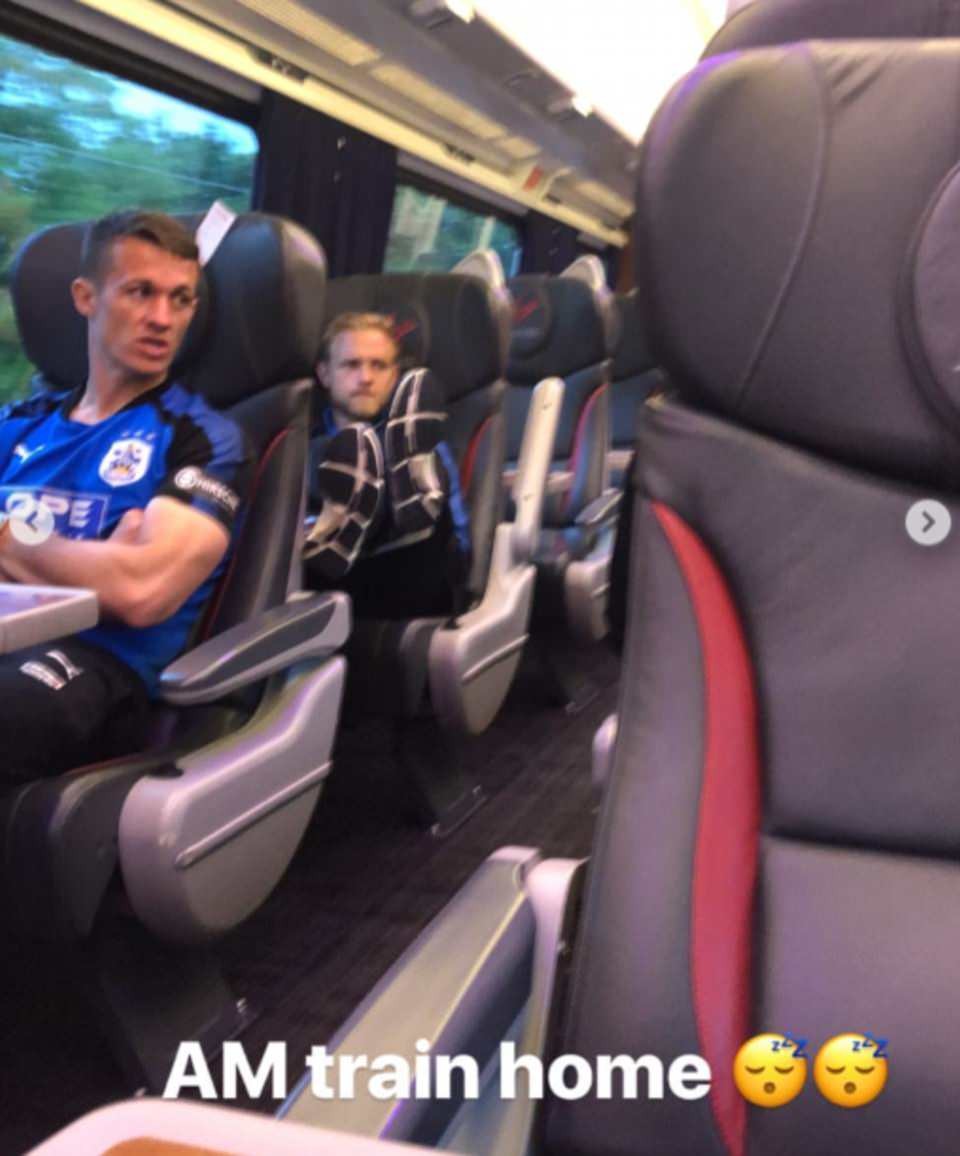 Khiến Chelsea ôm hận, Huddersfield 'quẩy' tận 5 giờ sáng - Bóng Đá