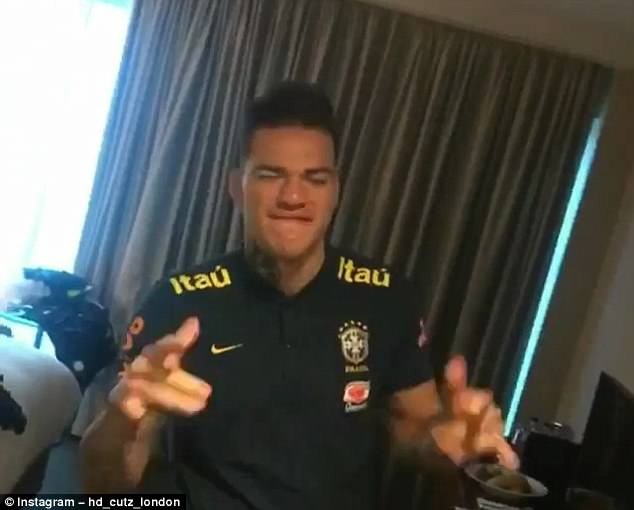 Học Pogba, tân binh Fred đi làm tóc trước World Cup - Bóng Đá