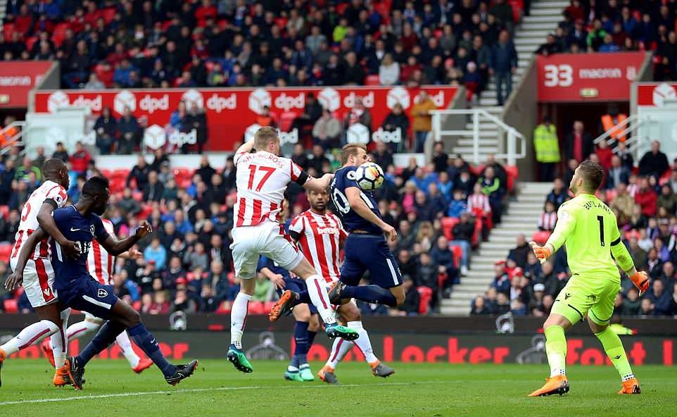 Hạ gục Stoke City, Tottenham khiến Chelsea thất vọng - Bóng Đá
