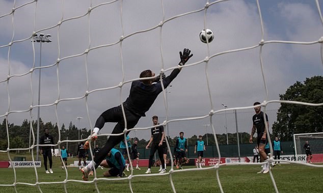 Lingard, Kane sung sức trong buổi tập đầu của tuyển Anh ở Nga - Bóng Đá