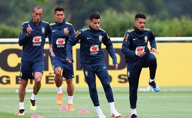 Neymar bắt nạt Coutinho trên sân tập, Brazil chờ chiến Croatia - Bóng Đá
