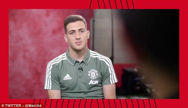 Cận cảnh: Diogo Dalot rạng rỡ ra mắt Man Utd - Bóng Đá