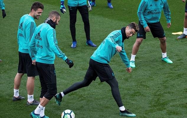 ẢNH TẬP REAL MADRID - Bóng Đá