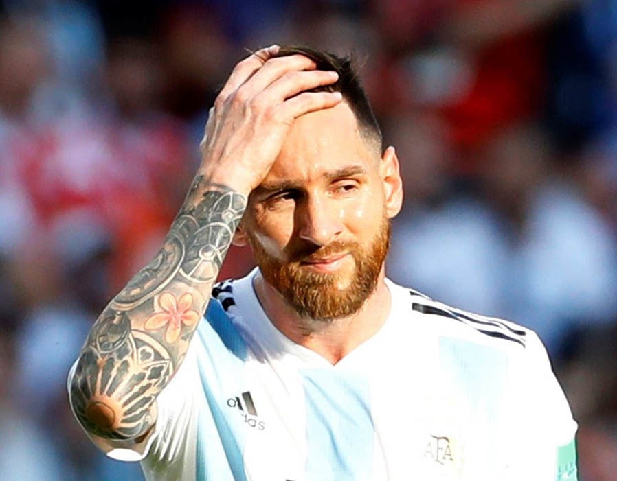 Chùm ảnh: Messi chán nản khi Argentina gục ngã trước Pháp - Bóng Đá