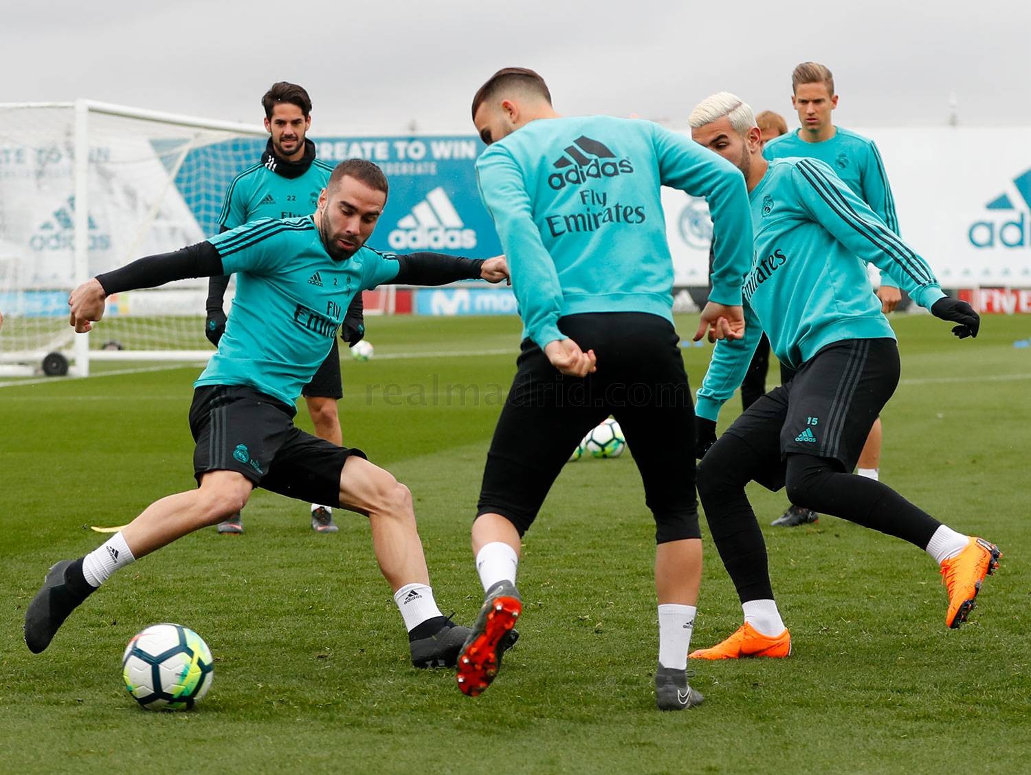 ẢNH TẬP REAL MADRID - Bóng Đá