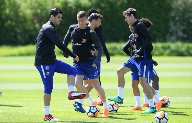 Chelsea tập luyện - Bóng Đá