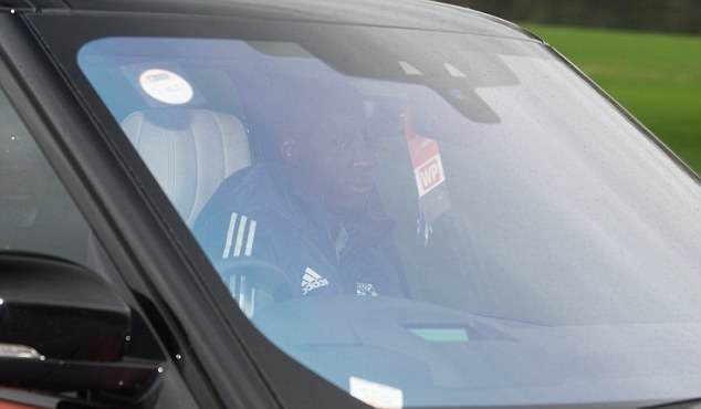 Man Utd thua sốc, Pogba lầm lũi đến sân tập - Bóng Đá