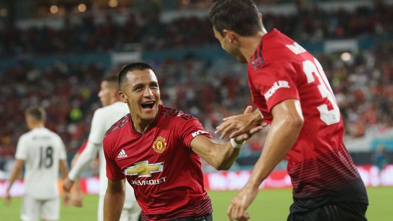10 hợp đồng tài trợ áo đấu giá trị nhất: Premier League chiếm trọn - Bóng Đá