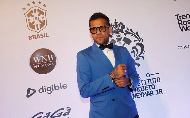 Man City sắp bị 'cướp' mất Dani Alves - Bóng Đá