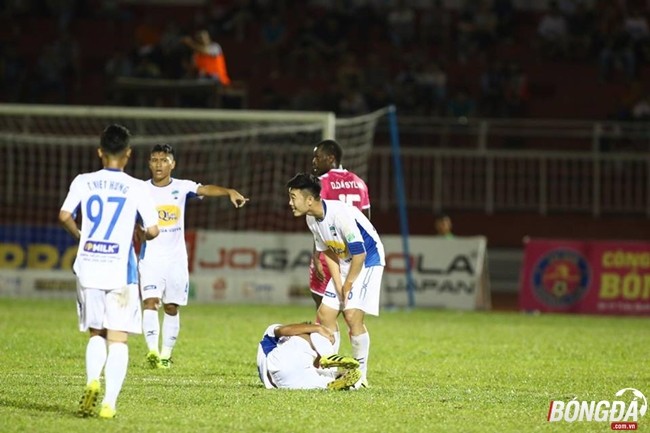Trực tiếp Sài Gòn FC 3-1 Hoàng Anh Gia Lai: Văn Trường liên tiếp mắc sai lầm, HAGL thua 2 bàn trong 5 phút - Bóng Đá
