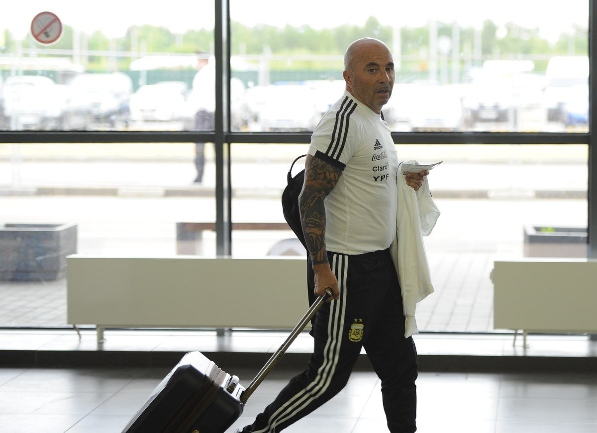 Argentina chi đậm mời Pep Guardiola về dẫn Messi - Bóng Đá