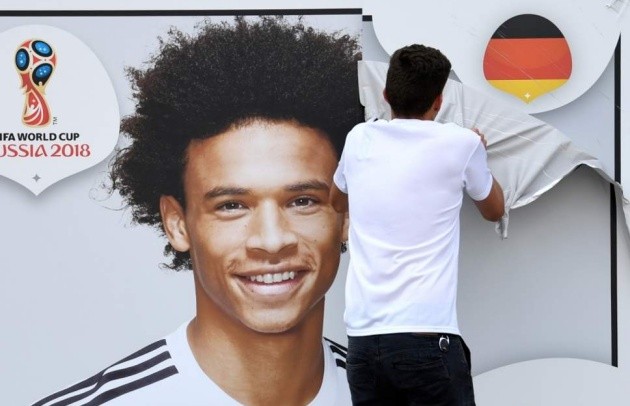 Joachim Low ngầm chỉ trích Ozil với phát biểu về Leroy Sane? - Bóng Đá