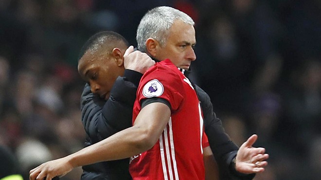 SỐC: Vì Martial, Mourinho xung đột gay gắt với thượng tần Man Utd - Bóng Đá