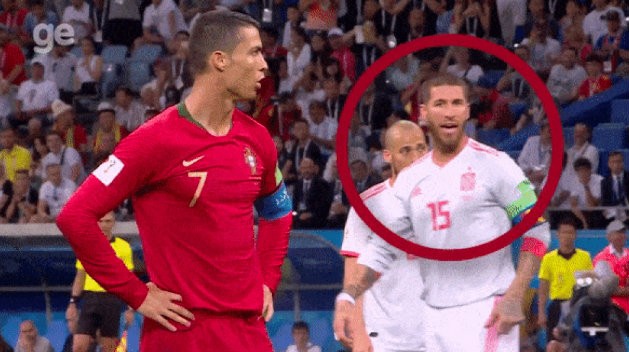 Hài hước: Ramos chỉ sai hướng khiến De Gea 