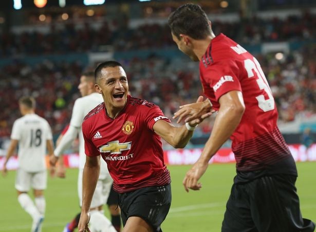 Không Alderweireld, không Maguire? Ed Woodward ép Mourinho học hỏi Man City - Bóng Đá