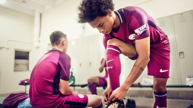 Man City trình làng áo sân khách: Tím mộng mơ - Bóng Đá