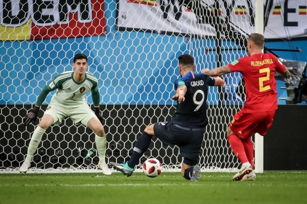 Giroud tự nhận mình đáng xấu hổ - Bóng Đá