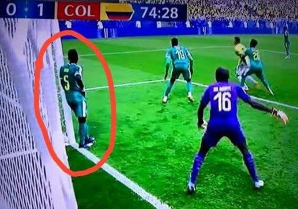 Đứng chống hông nhìn đối thủ ghi bàn, sao Senegal bị CĐV tố bán độ - Bóng Đá