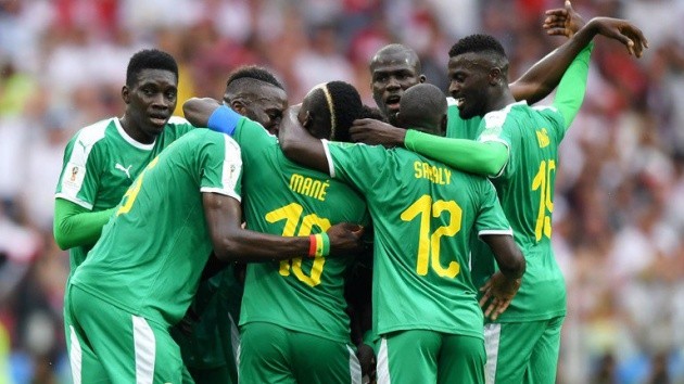 HLV Senegal được phụ nữ Nga tôn làm biểu tượng... tình dục - Bóng Đá