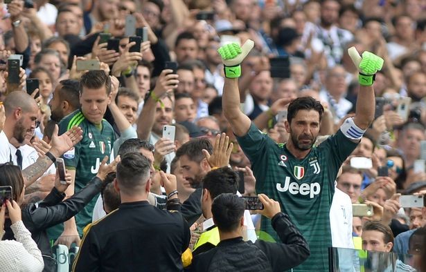Những hình ảnh đầy cảm xúc của Buffon ở trận đấu cuối cùng trong màu áo Juventus: tạm biệt Gigi! - Bóng Đá