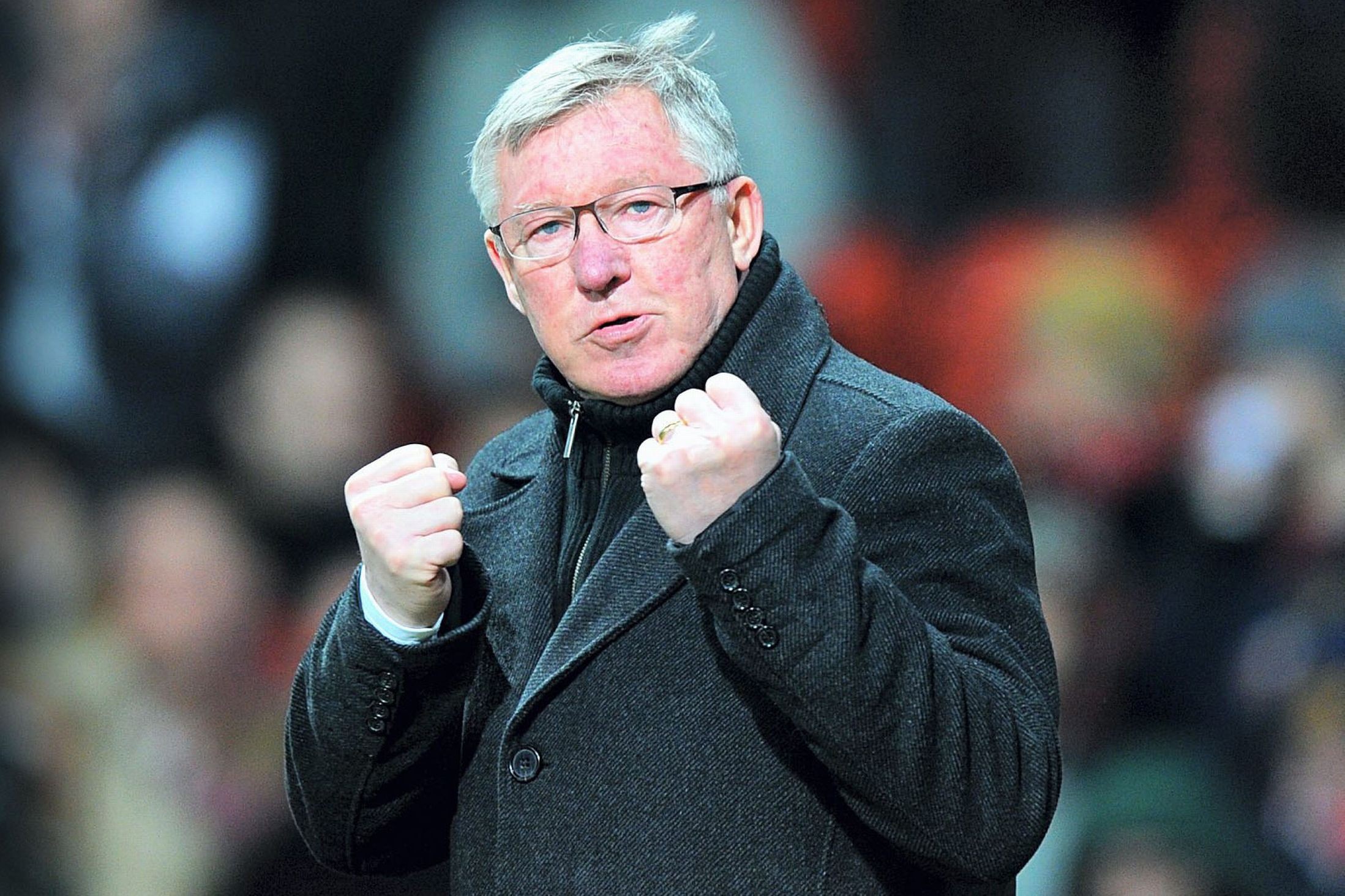 Banner tri ân Sir Alex tràn ngập sân Old Trafford - Bóng Đá