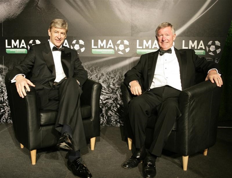 Vì Wenger, Ferguson từng ‘tuyên chiến’ với CĐV MU - Bóng Đá