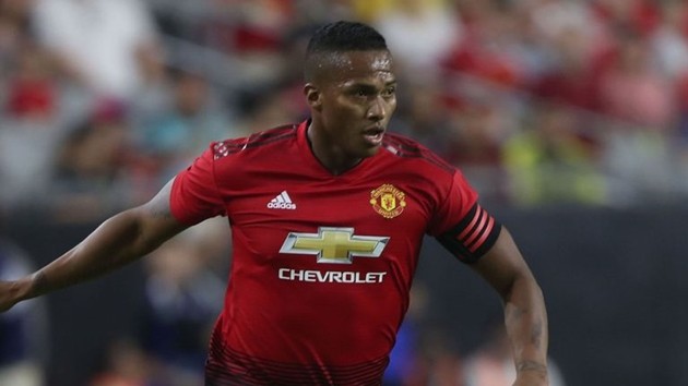 NÓNG: Sau Dalot, Man Utd tiếp tục nhận thêm tin dữ với Valencia - Bóng Đá