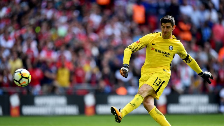 Vì sao Courtois được Conte cho đá penalty? - Bóng Đá