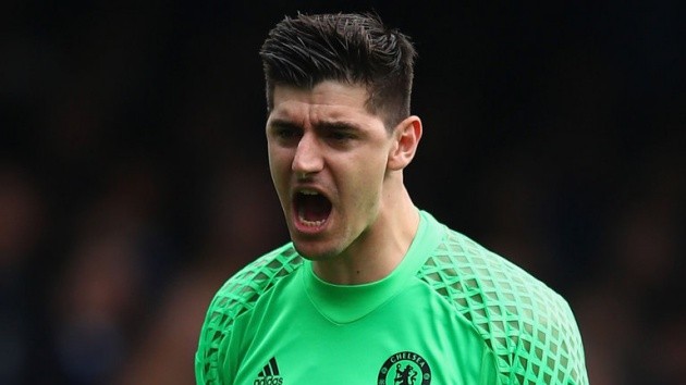 Chelsea sẵn sàng bán Courrtois và rước Alisson về thay thế - Bóng Đá