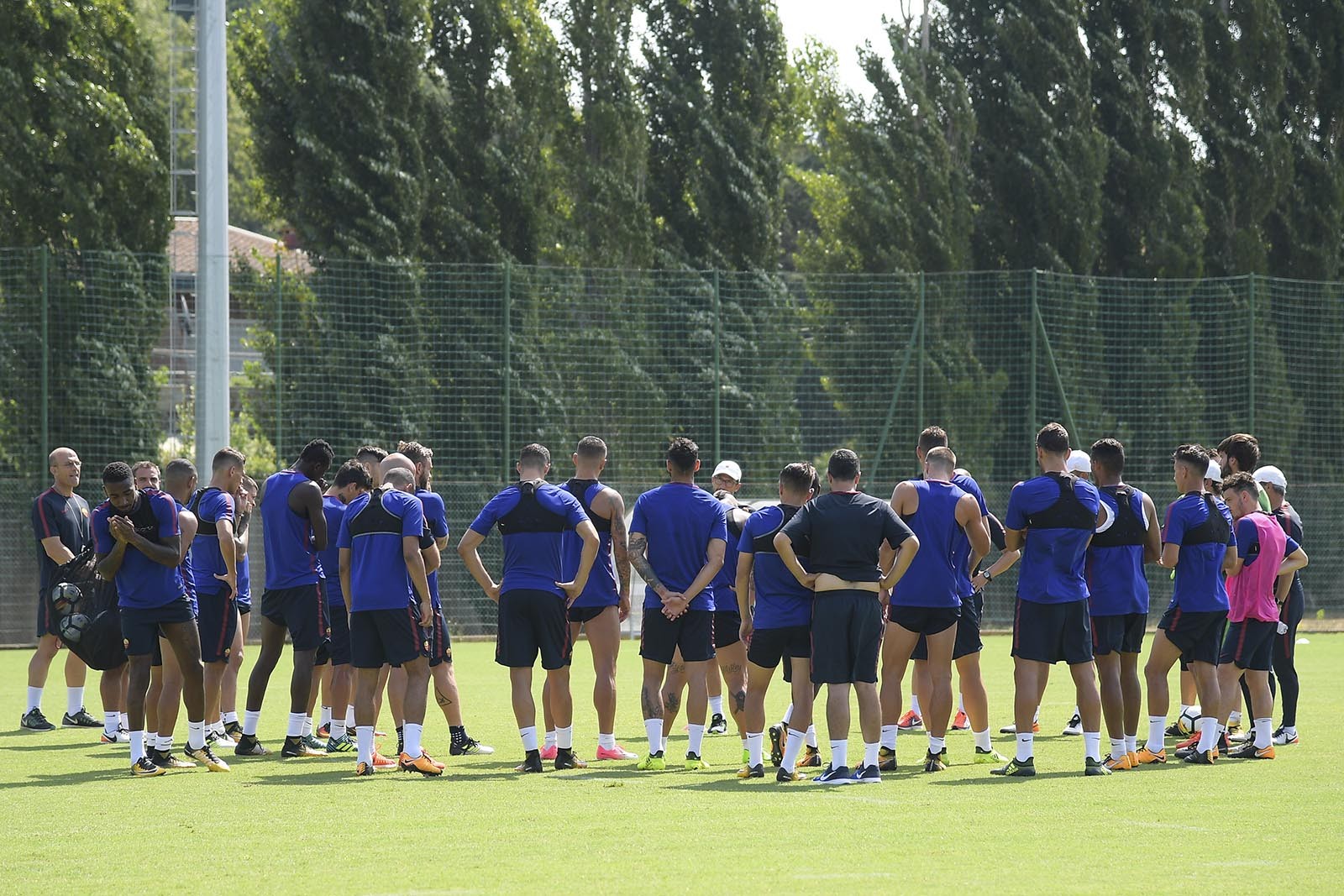 AS ROma lên đường đến Sevilla - Bóng Đá