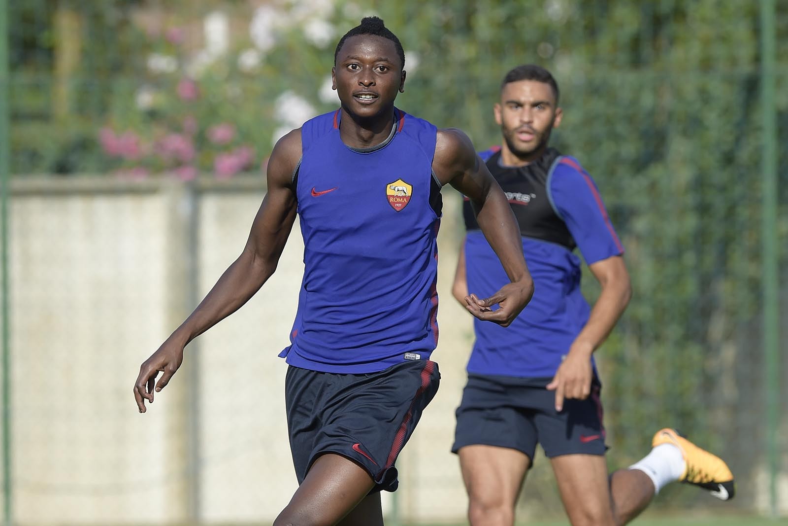 Cầu thủ Roma 'mệt bở hơi tai' trong ngày trở về Trigoria - Bóng Đá
