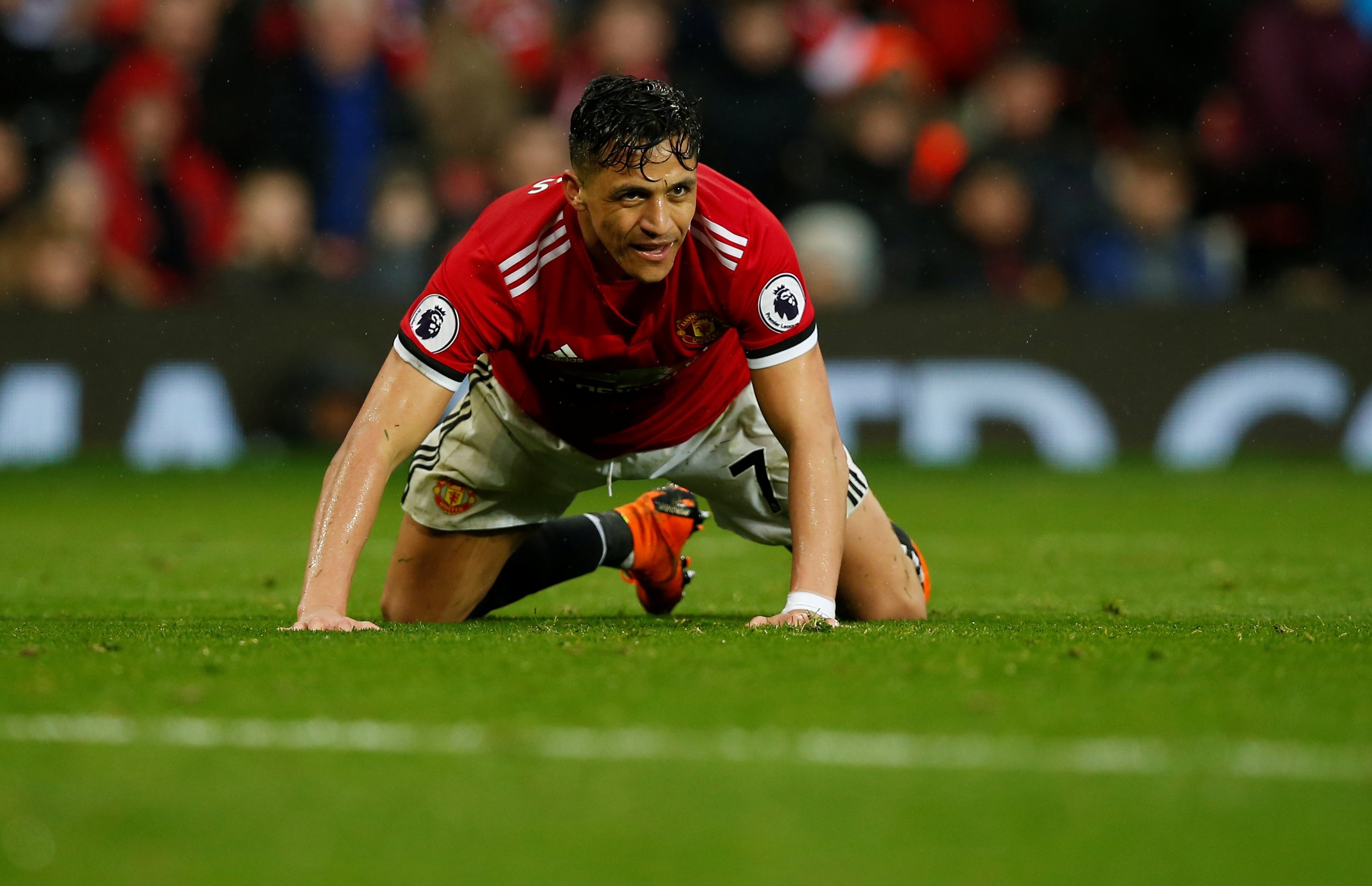 Man City vô địch, fan Arsenal 'troll' Sanchez - Bóng Đá