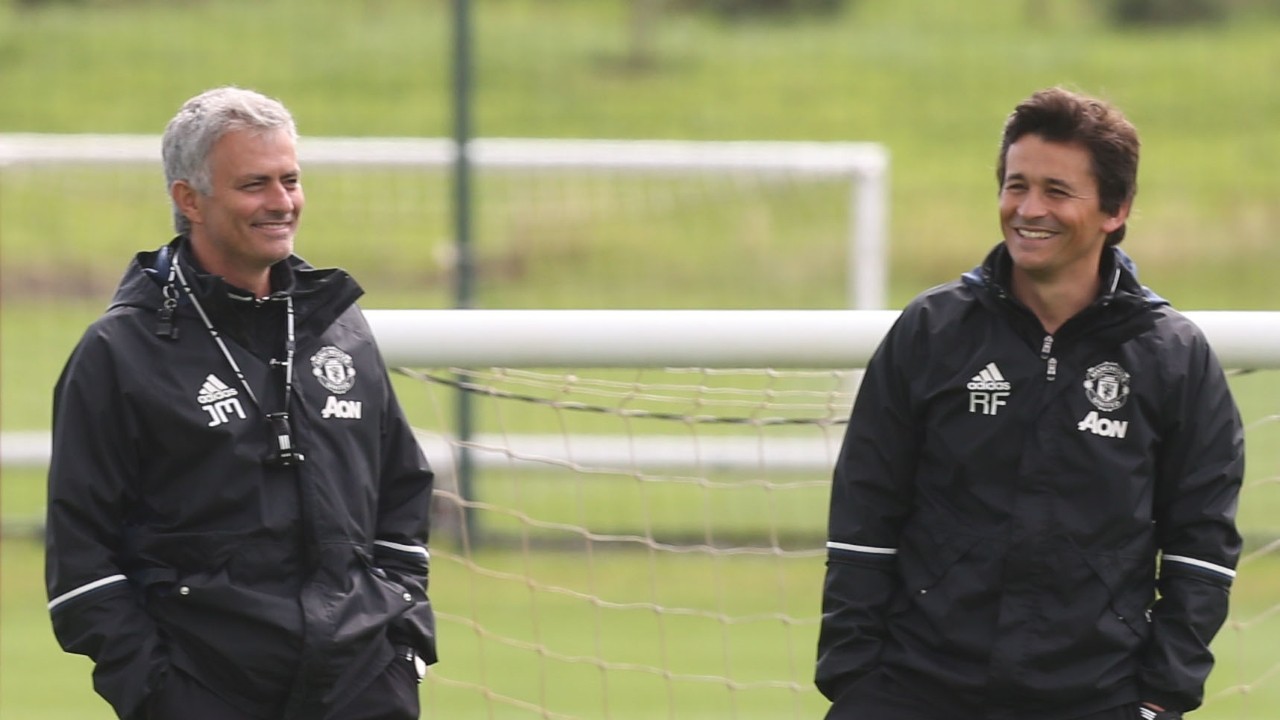 CHÍNH THỨC: 'Tay phải' của Mourinho rời M.U, tiến sát Arsenal thay Wenger - Bóng Đá