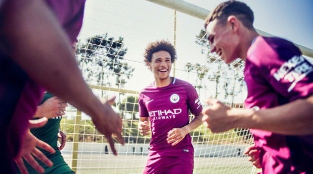 Man City trình làng áo sân khách: Tím mộng mơ - Bóng Đá