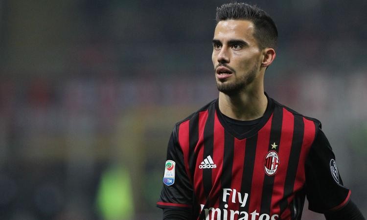 Mải mê săn hàng, AC Milan sắp mất 3 trụ cột - Bóng Đá