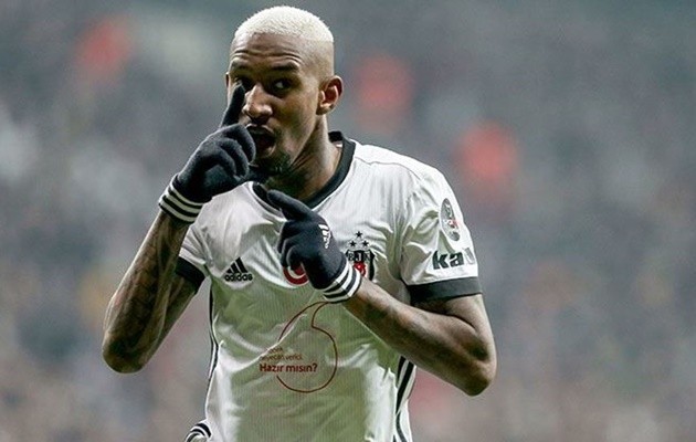 Vì sao Man Utd nên cảm thấy may mắn khi lỡ hợp đồng với sao Brazil? - Bóng Đá