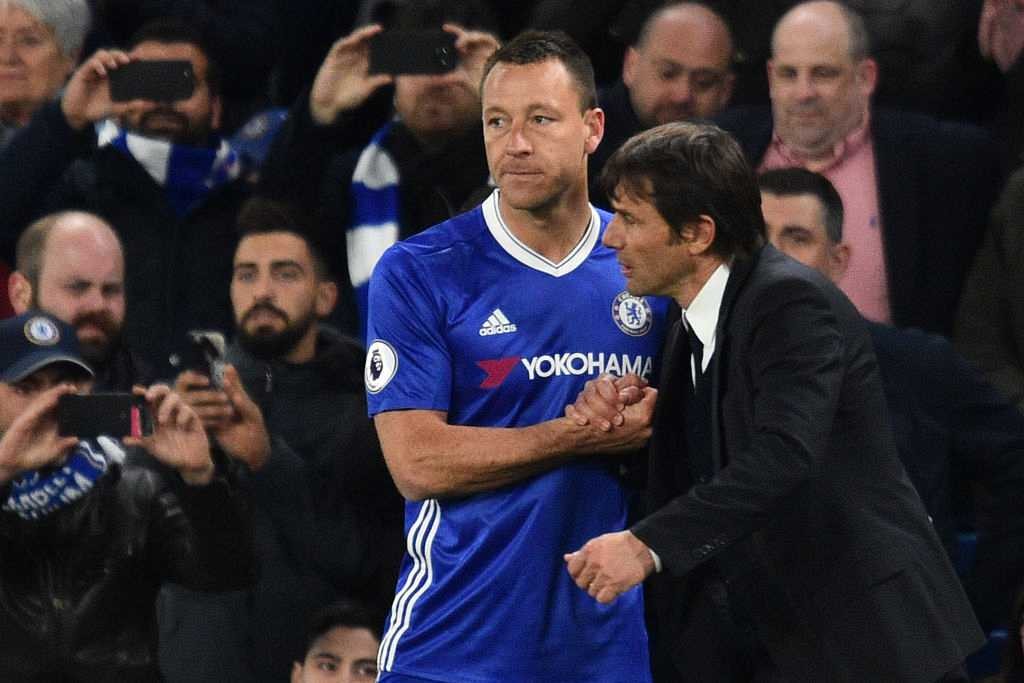Terry sắp giải nghệ, Conte buông lời nài nỉ - Bóng Đá