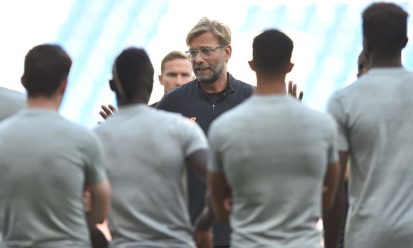 Vừa sang Đức, Liverpool lao ngay ra sân tập - Bóng Đá