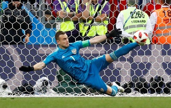 Thủ môn quá siêu nhờ… FIFA làm lơ! - Bóng Đá