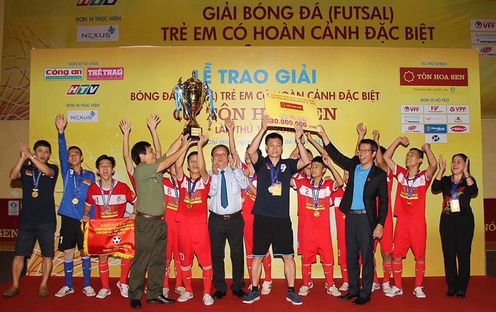 Giải trẻ em có hoàn cảnh đặc biệt 2018: Đánh bại chủ nhà TP.HCM, Hà Nội lên ngôi vô địch - Bóng Đá