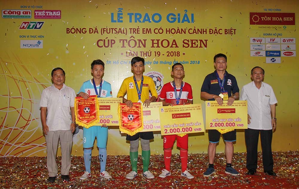 Giải trẻ em có hoàn cảnh đặc biệt 2018: Đánh bại chủ nhà TP.HCM, Hà Nội lên ngôi vô địch - Bóng Đá