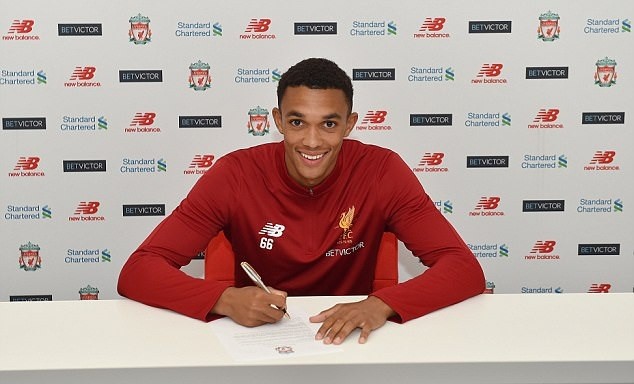 Chưa đón tân binh, Liverpool vội trói chân sao trẻ - Bóng Đá