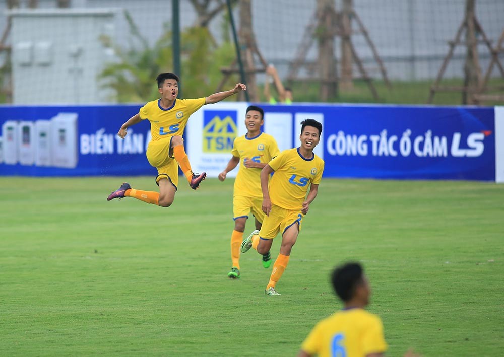 VCK U17 Quốc gia 2018: SLNA thắng dễ HAGL trận ra quân - Bóng Đá