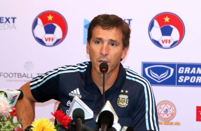 HLV Hữu Thắng nhận trách nhiệm về trận thua trước U20 Argentina - Bóng Đá